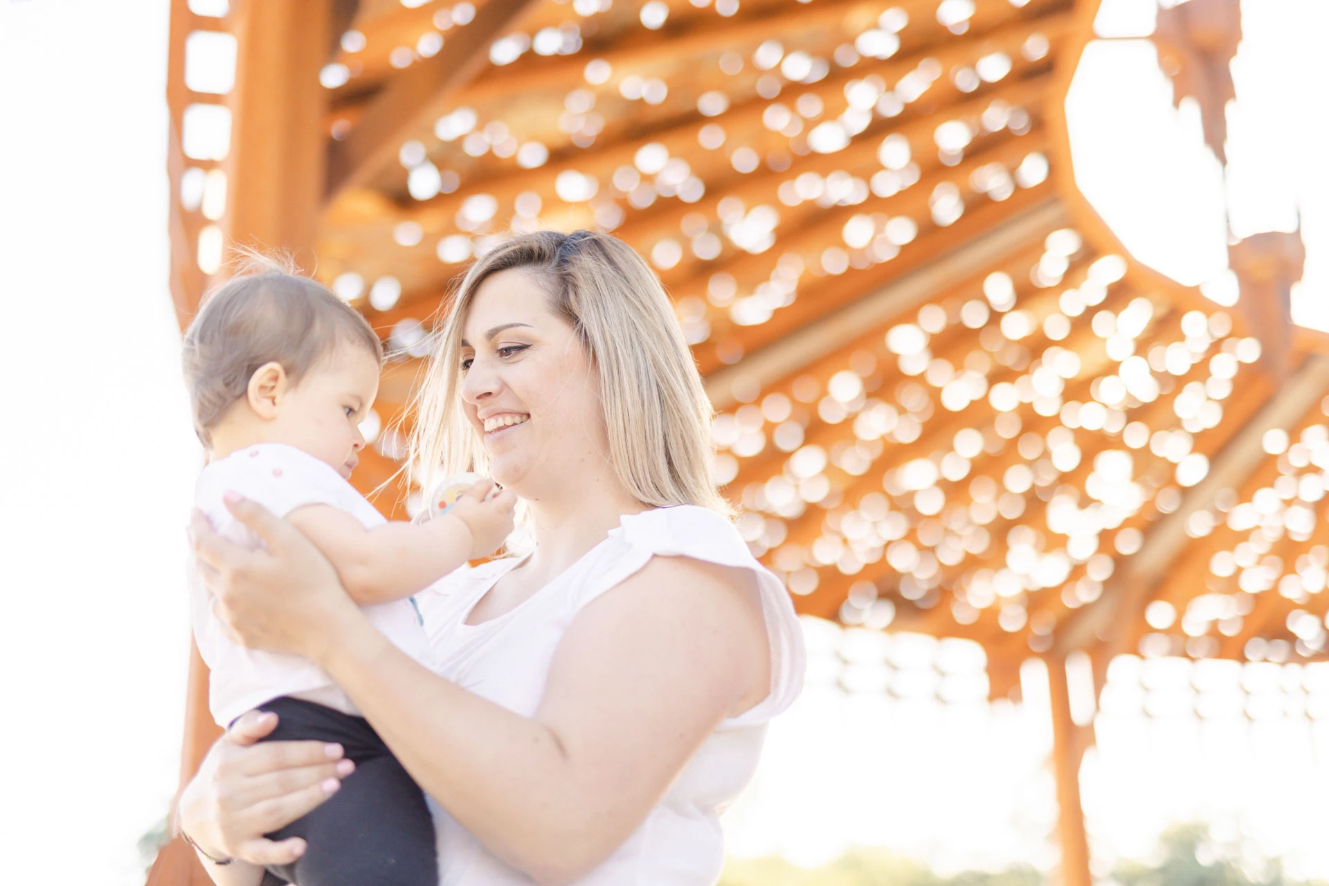 bonheur sourire enfant rire marron
